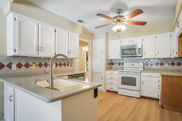 802 Chipwood Court, Euless, TX 76039