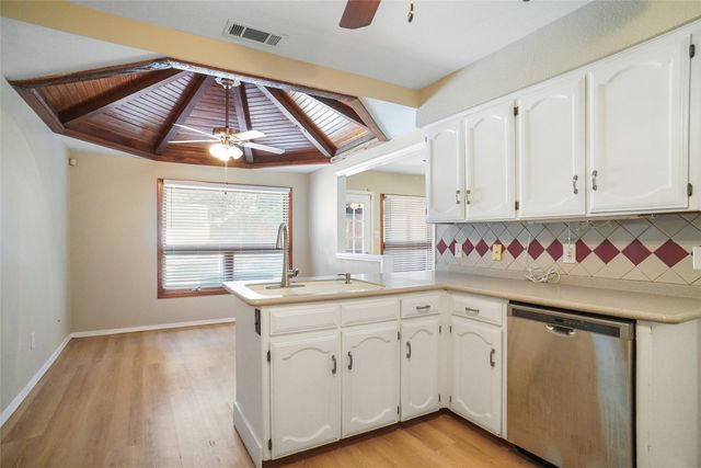 802 Chipwood Court, Euless, TX 76039