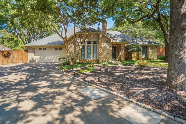 802 Chipwood Court, Euless, TX 76039