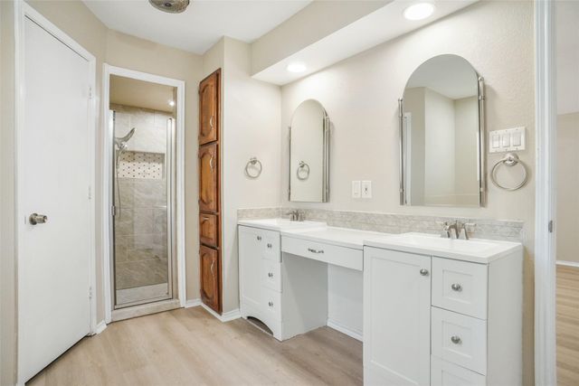 802 Chipwood Court, Euless, TX 76039