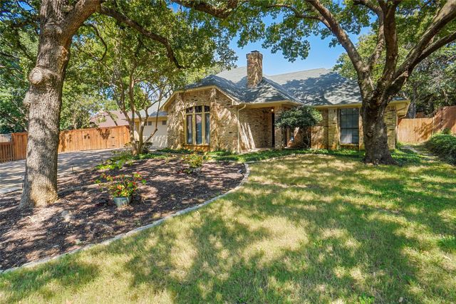 802 Chipwood Court, Euless, TX 76039