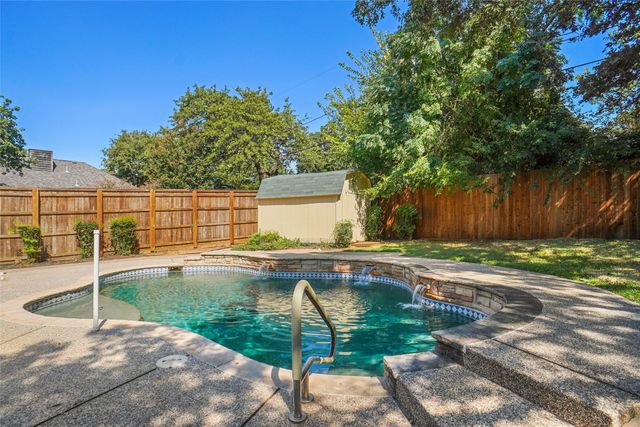 802 Chipwood Court, Euless, TX 76039