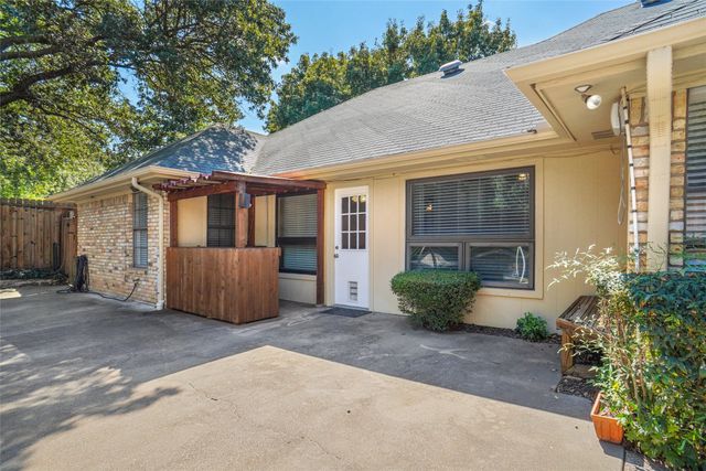 802 Chipwood Court, Euless, TX 76039