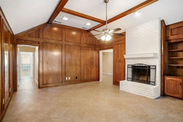 802 Chipwood Court, Euless, TX 76039