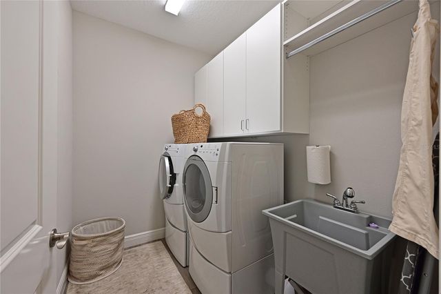 978 CROSSWIND AVENUE, Sarasota, FL 34240