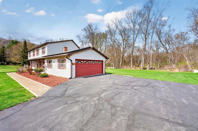 18 Stephen Drive, Hopewell Junction, NY 12533