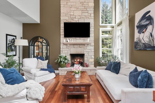 35080 N Oak Knoll Circle, Gurnee, IL 60031