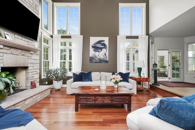 35080 N Oak Knoll Circle, Gurnee, IL 60031