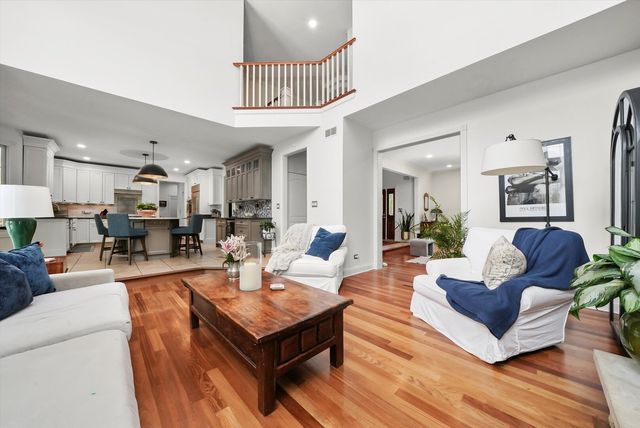 35080 N Oak Knoll Circle, Gurnee, IL 60031