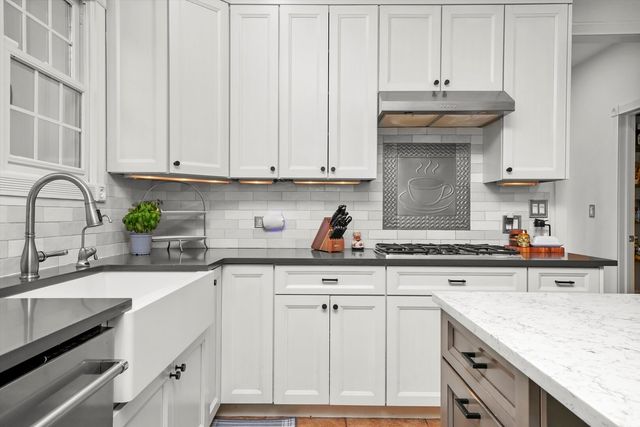 35080 N Oak Knoll Circle, Gurnee, IL 60031