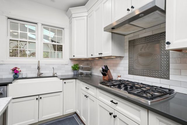 35080 N Oak Knoll Circle, Gurnee, IL 60031