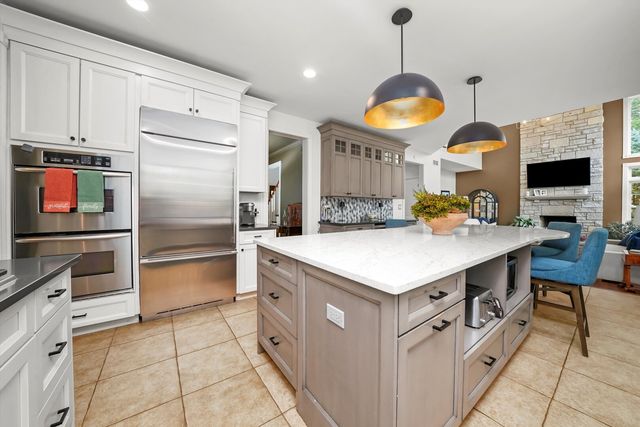 35080 N Oak Knoll Circle, Gurnee, IL 60031