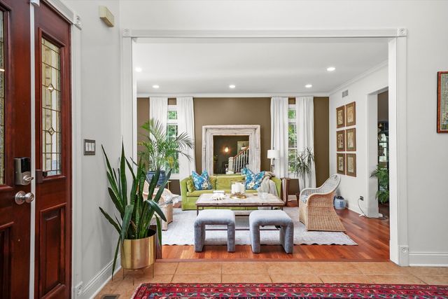 35080 N Oak Knoll Circle, Gurnee, IL 60031