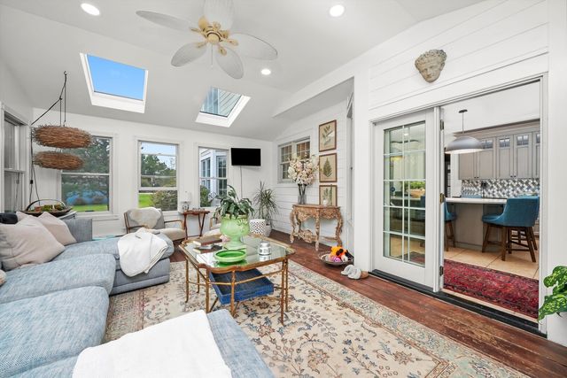 35080 N Oak Knoll Circle, Gurnee, IL 60031