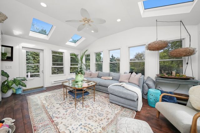 35080 N Oak Knoll Circle, Gurnee, IL 60031