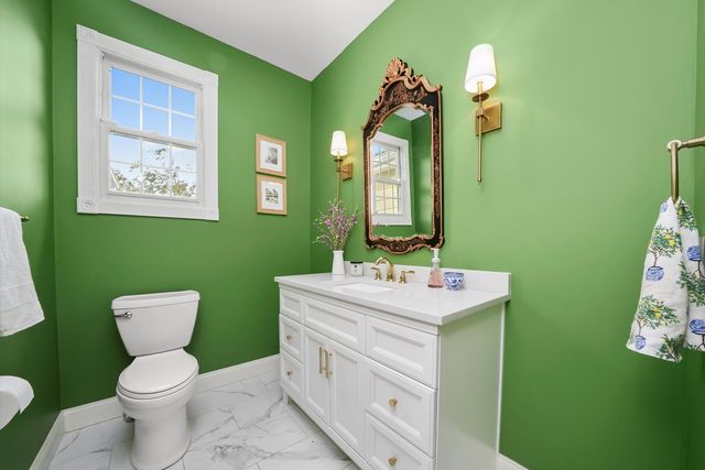 35080 N Oak Knoll Circle, Gurnee, IL 60031