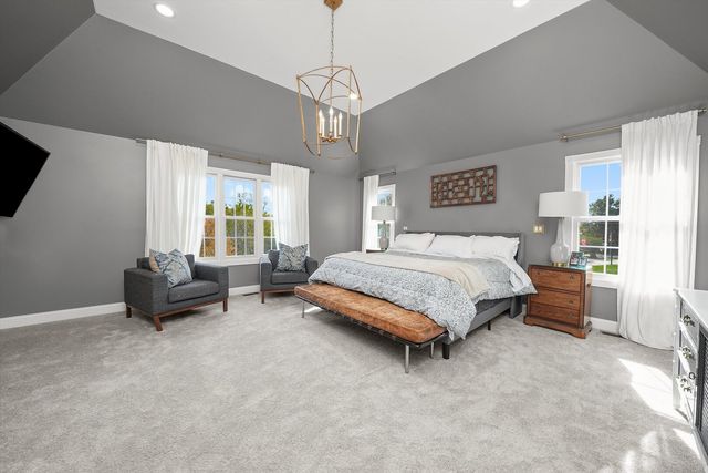 35080 N Oak Knoll Circle, Gurnee, IL 60031