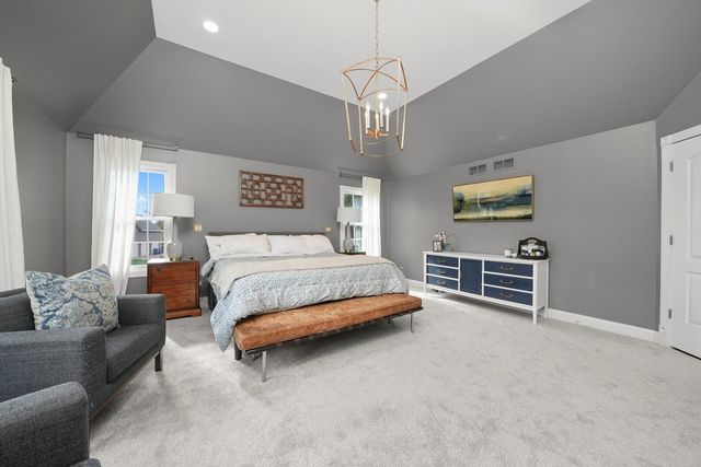 35080 N Oak Knoll Circle, Gurnee, IL 60031