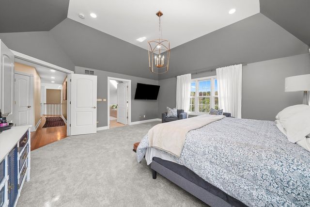 35080 N Oak Knoll Circle, Gurnee, IL 60031