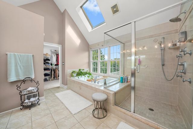 35080 N Oak Knoll Circle, Gurnee, IL 60031