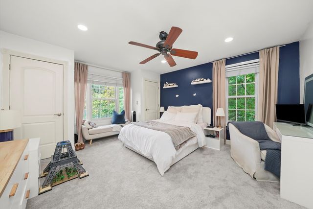 35080 N Oak Knoll Circle, Gurnee, IL 60031