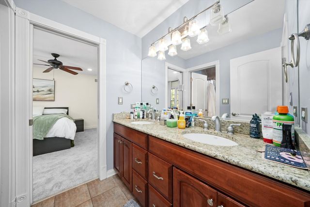 35080 N Oak Knoll Circle, Gurnee, IL 60031