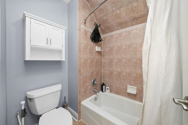 35080 N Oak Knoll Circle, Gurnee, IL 60031