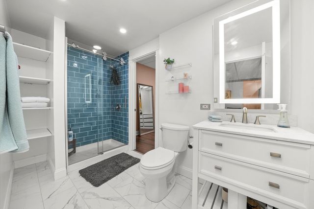 35080 N Oak Knoll Circle, Gurnee, IL 60031