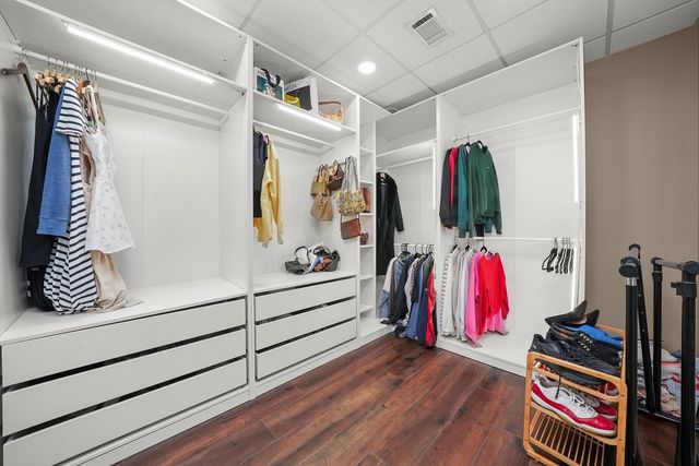 35080 N Oak Knoll Circle, Gurnee, IL 60031