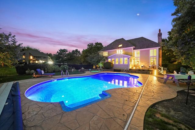 35080 N Oak Knoll Circle, Gurnee, IL 60031