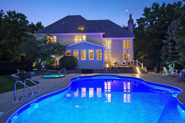 35080 N Oak Knoll Circle, Gurnee, IL 60031