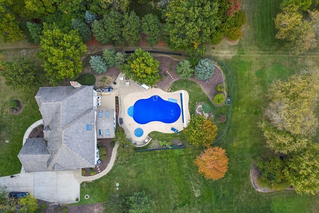 35080 N Oak Knoll Circle, Gurnee, IL 60031