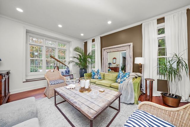 35080 N Oak Knoll Circle, Gurnee, IL 60031