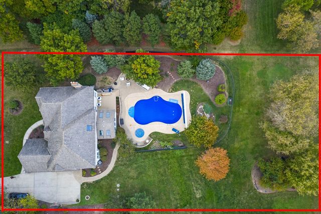 35080 N Oak Knoll Circle, Gurnee, IL 60031