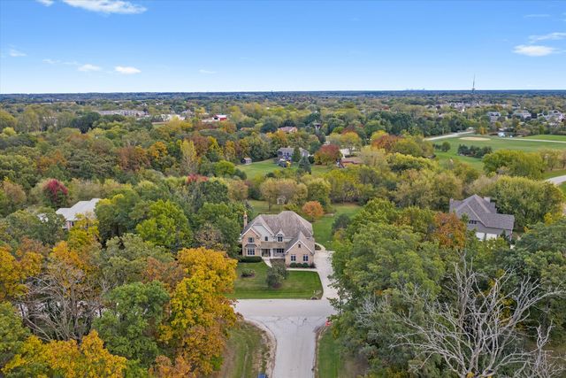 35080 N Oak Knoll Circle, Gurnee, IL 60031