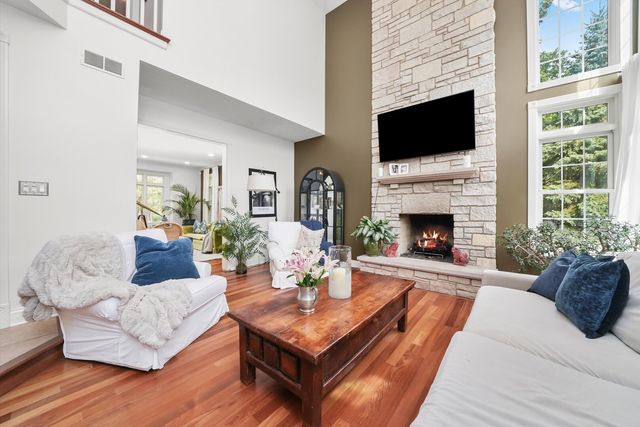 35080 N Oak Knoll Circle, Gurnee, IL 60031