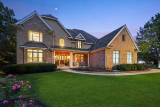 35080 N Oak Knoll Circle, Gurnee, IL 60031