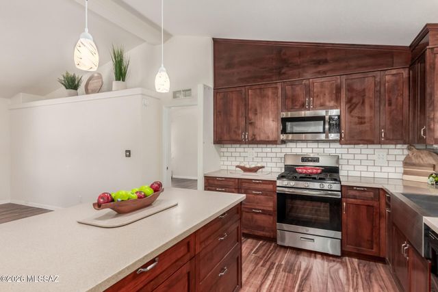 6505 N Pelto Path, Tucson, AZ 85743