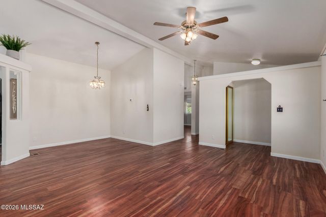 6505 N Pelto Path, Tucson, AZ 85743