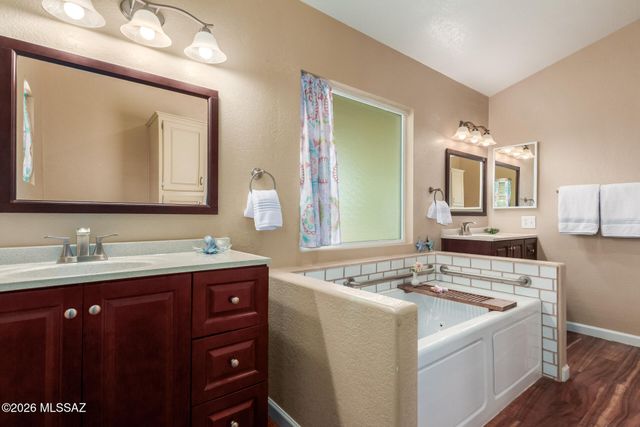 6505 N Pelto Path, Tucson, AZ 85743