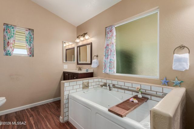 6505 N Pelto Path, Tucson, AZ 85743