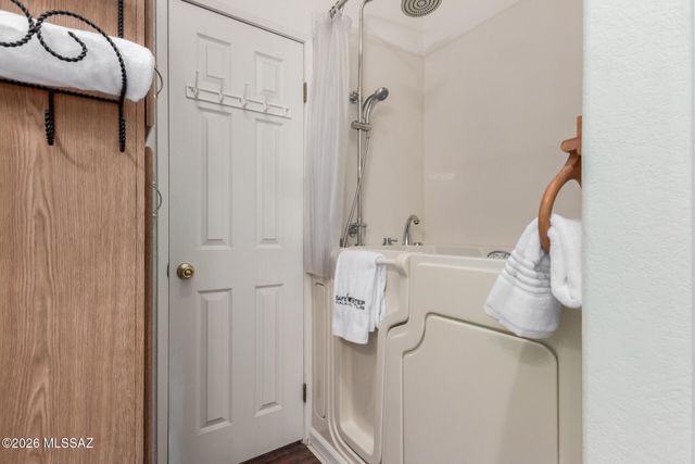 6505 N Pelto Path, Tucson, AZ 85743