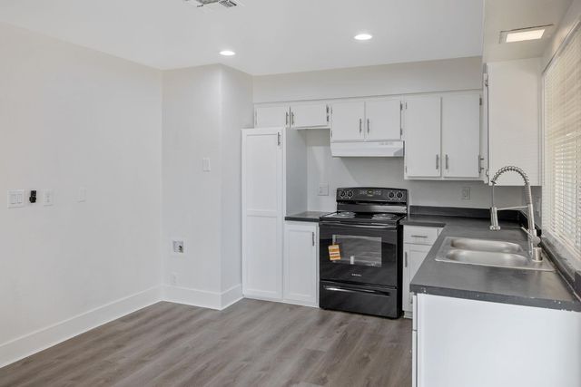 534 W Swift Avenue, Clovis, CA 93612