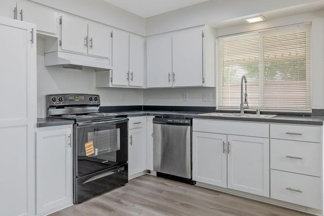 534 W Swift Avenue, Clovis, CA 93612