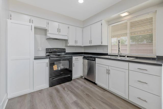 534 W Swift Avenue, Clovis, CA 93612