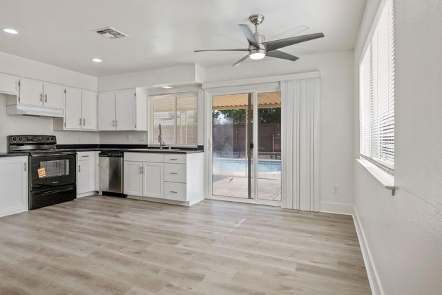 534 W Swift Avenue, Clovis, CA 93612