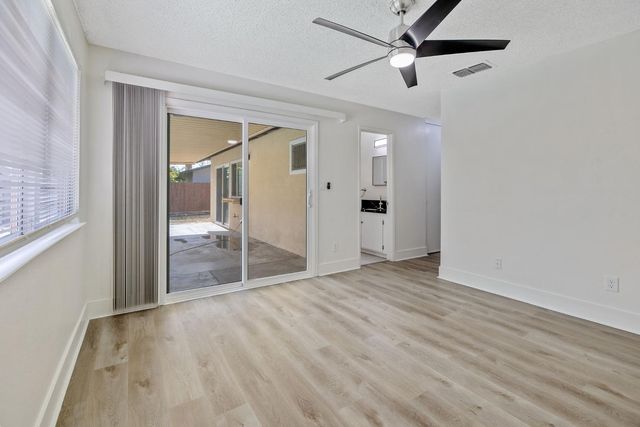 534 W Swift Avenue, Clovis, CA 93612