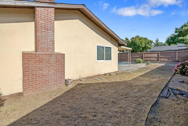 534 W Swift Avenue, Clovis, CA 93612
