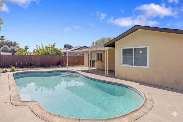 534 W Swift Avenue, Clovis, CA 93612