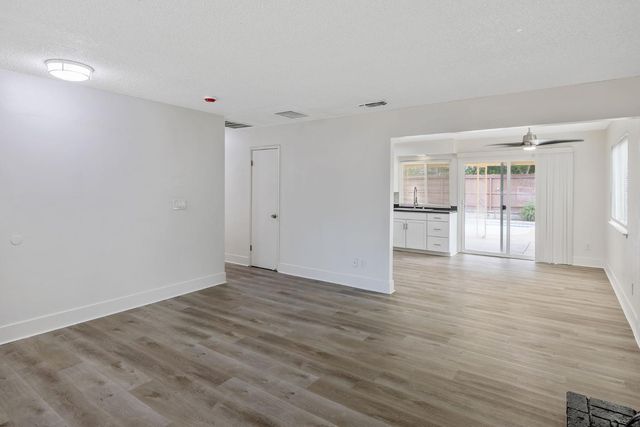 534 W Swift Avenue, Clovis, CA 93612
